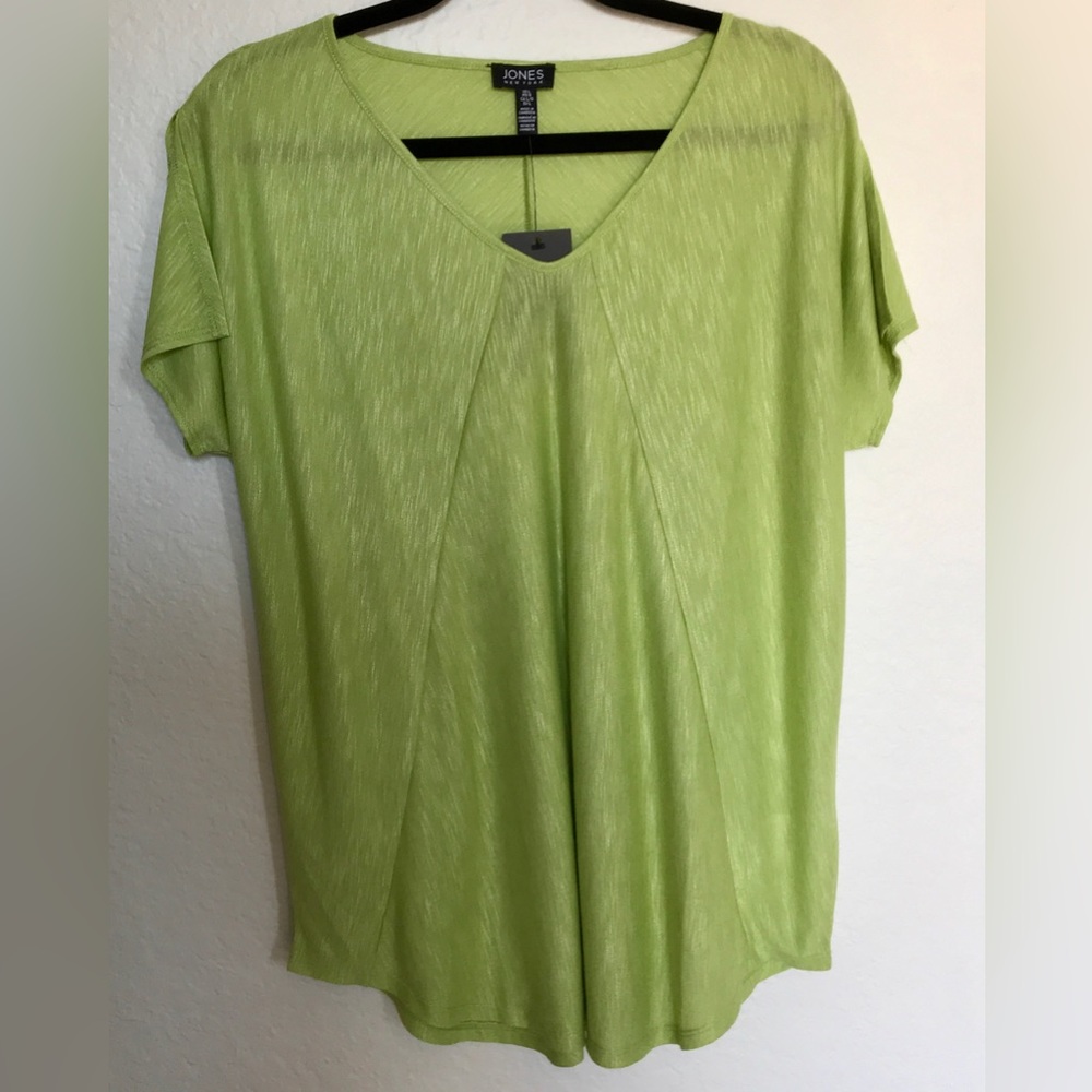 Jones NY Women’s v-neck blouse Large NWT apple green short sleeve